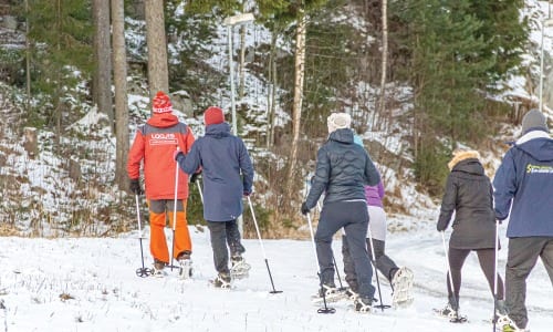 Koko perheen lumikenkäretki (World Snow Day 2022)