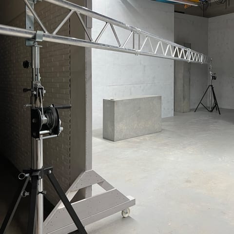 Varytec Set: 2x 80kg Windup Stative und 10m Traversen Set